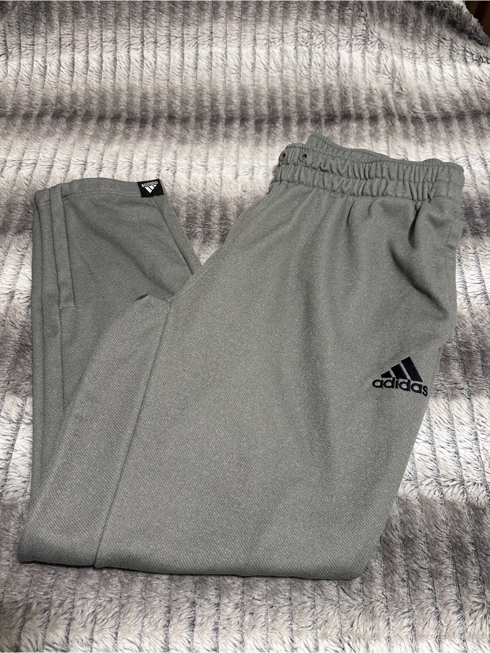Adidas Men’s Sweatpant Joggers 
With Side Zips
Size Large